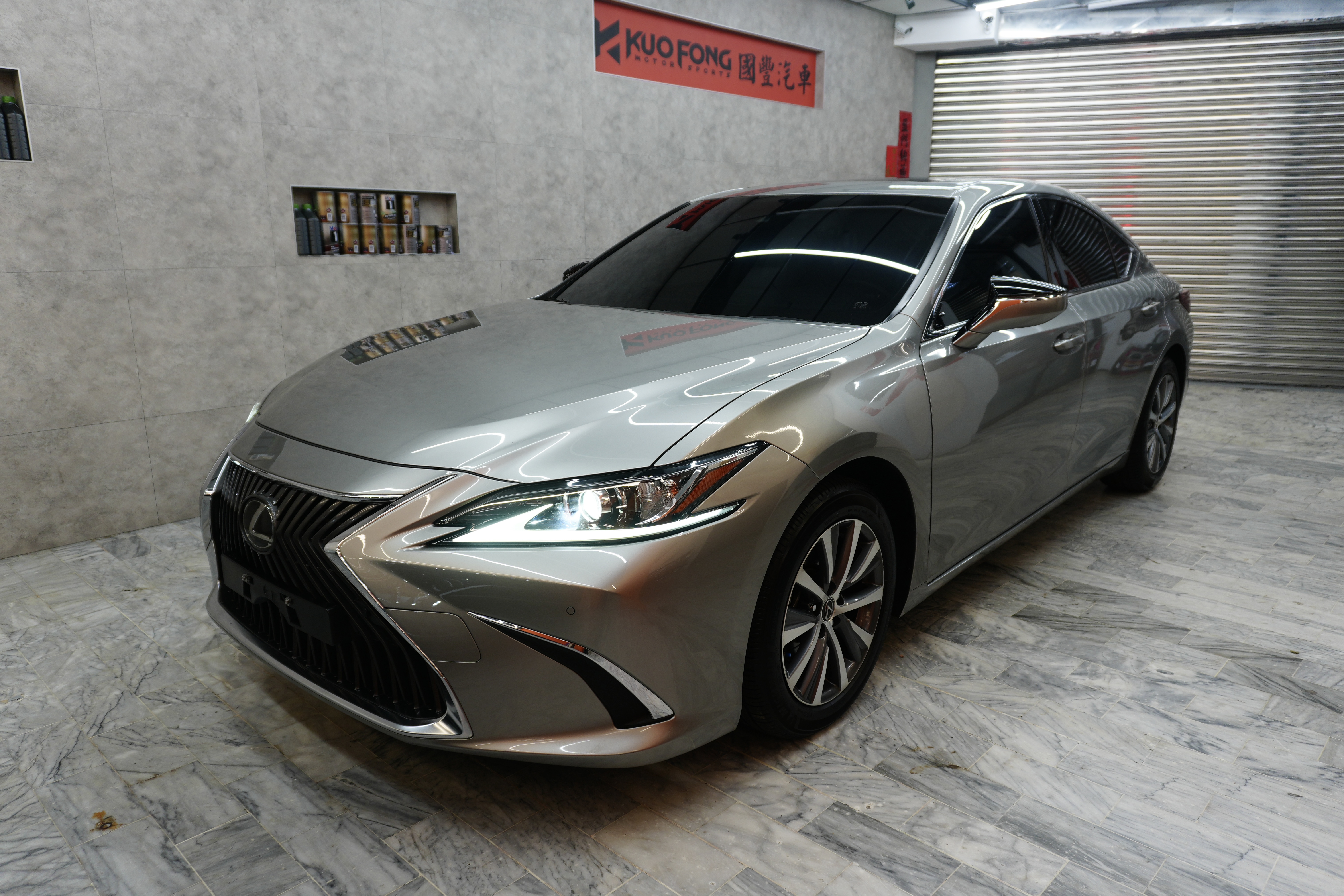 Lexus 2019款 ES200 淺棕