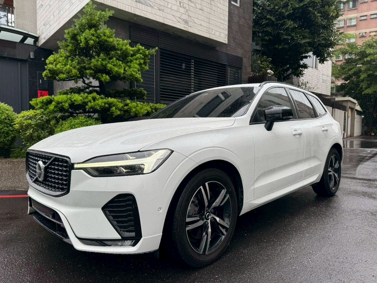 2021年 VOLVO XC60 B5 