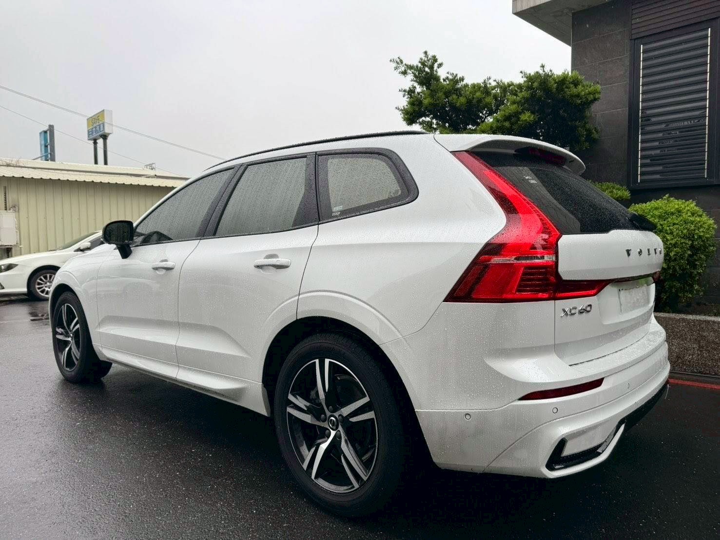 2021年 VOLVO XC60 B5 