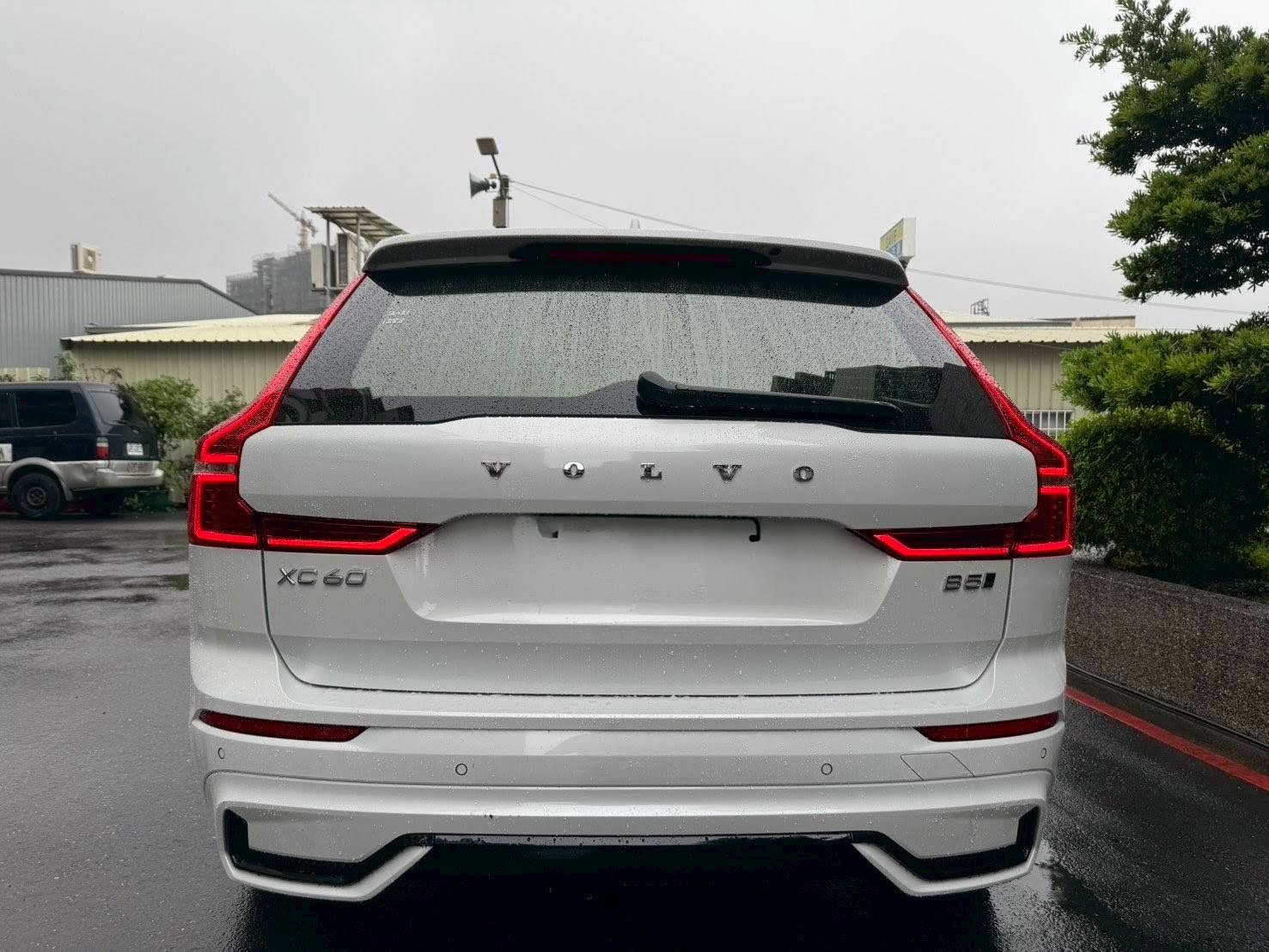 2021年 VOLVO XC60 B5 
