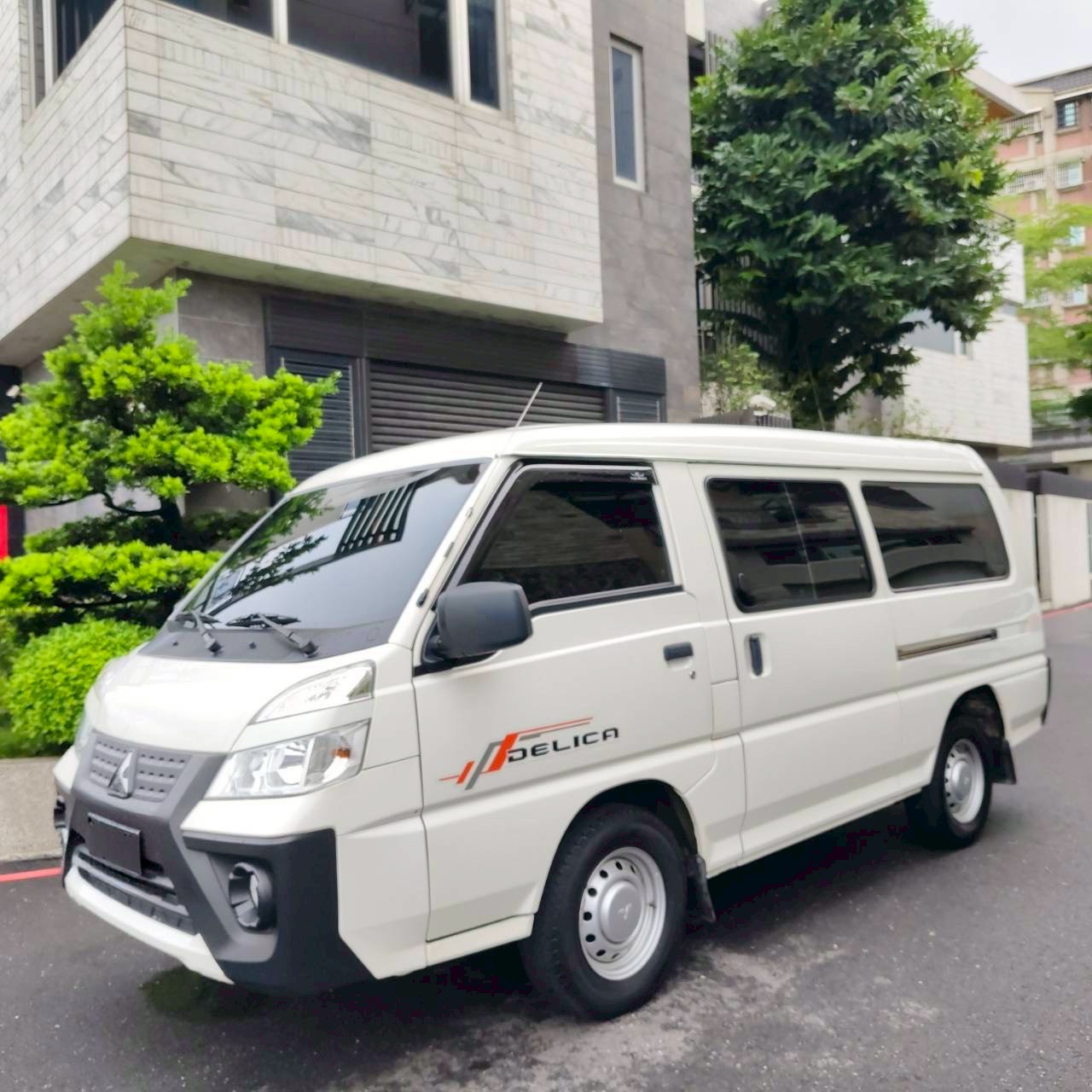  自排 8人座 實跑7.9萬公里