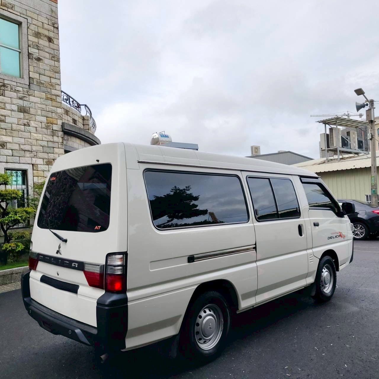  自排 8人座 實跑7.9萬公里